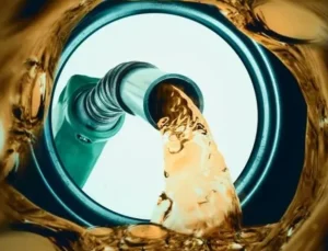 Benzine ve motorine zam yolda