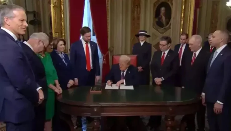 Donald Trump ilk kararnamelerini canlı yayında imzaladı