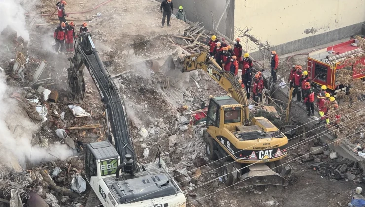 Konya’da çöken binada son durum: 3 kişi sağ kurtarıldı, 2 kişi daha enkazda