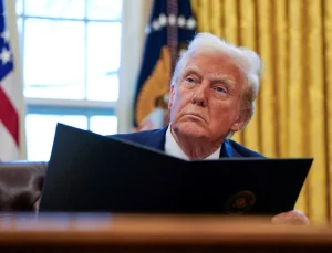 Trump, Meksika’ya yönelik ek gümrük vergisini 1 aylığına askıya aldı