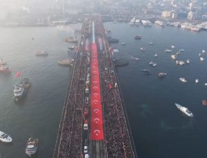 Yılın ilk gününde Gazze için binlerce kişi Galata Köprüsü’ne akın etti