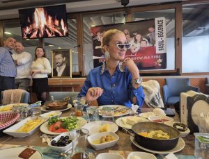 Tuğba Özay’ın Geleneksel Tubistler Kahvaltısı Coşkuyla Gerçekleşti