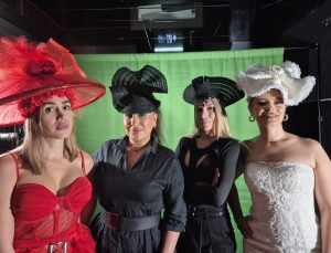 2025 Şapka Gözlük Taç Modelleri İstanbulda Görücüye çıktı