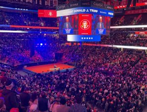 Trump’tan zafer mitinginde gövde gösterisi: “Amerika’yı yeniden harika yapacağız”