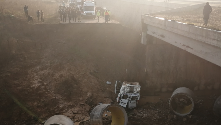 Tuzla’da servis minibüsü dere yatağına düştü: 3 kişi öldü