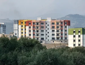 Deprem bölgelerinde yıl sonunda 452 bin yeni konut teslim edilecek