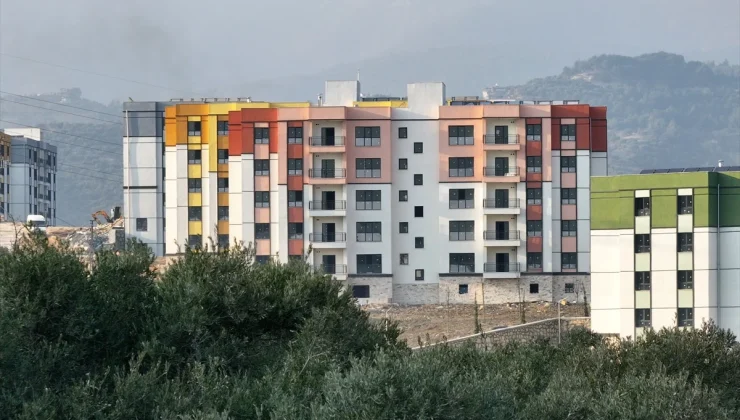 Deprem bölgelerinde yıl sonunda 452 bin yeni konut teslim edilecek