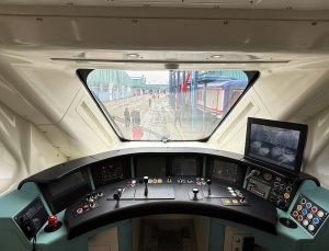 Bakan Uraloğlu, ilk yerli ve milli elektrikli tren setlerinin kaynağını yaptı