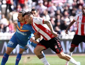 Rıza Çalımbay yönetimindeki Sivasspor, Göztepe’yi 3 golle yendi!