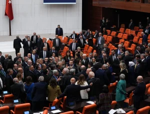 Meclis’te kavga çıktı emekli ikramiyesi unutuldu