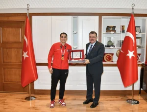 Busenaz Sürmeneli Trabzon’da!