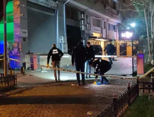 İstanbul’da gece kulübü önündeki silahlı çatışma kamerada