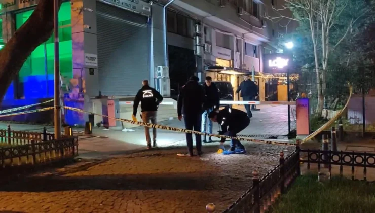 İstanbul’da gece kulübü önündeki silahlı çatışma kamerada
