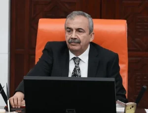 Sırrı Süreyya Önder kalp krizi geçirdi