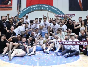 Şampiyon Trabzonspor kupasını aldı