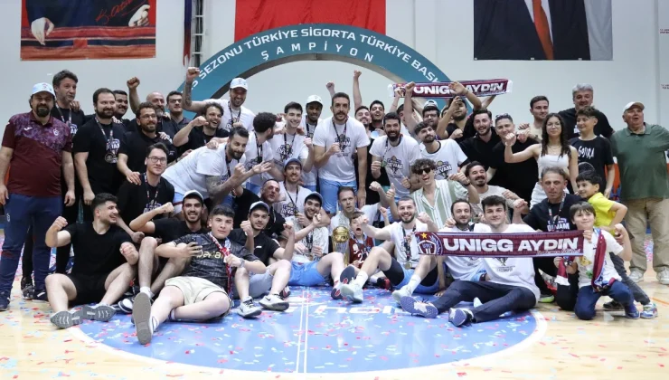 Şampiyon Trabzonspor kupasını aldı