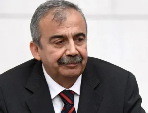 Sırrı Süreyya Önder hayatını kaybetti