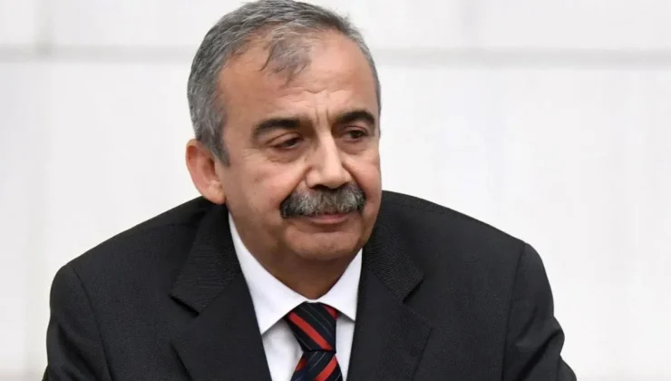 Sırrı Süreyya Önder hayatını kaybetti