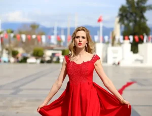 İstanbul depremi Wilma Elles’e geceyi çadırda geçirtti! 