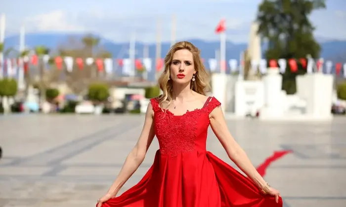 İstanbul depremi Wilma Elles’e geceyi çadırda geçirtti! 