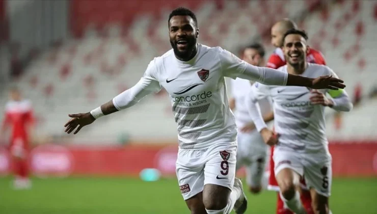 Romanya basını açıkladı! Aaron Boupendza hayatını kaybetti