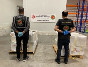 İstanbul Havalimanı’nda 455,2 kilo uyuşturucu ele geçirdi