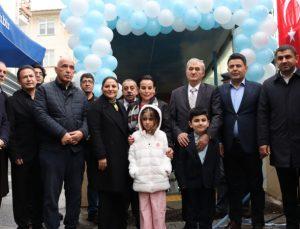 Ünlü sanatçının adı Maltepe de Alt geçide verildi kurdelayı kızı Elif Su kesti