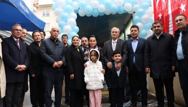 Ünlü sanatçının adı Maltepe de Alt geçide verildi kurdelayı kızı Elif Su kesti