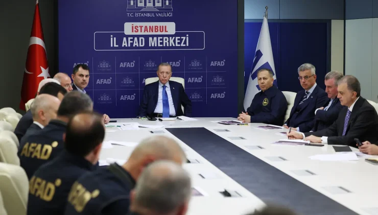 Cumhurbaşkanı Erdoğan, AFAD’daki kriz merkezinde depreme ilişkin bilgi aldı