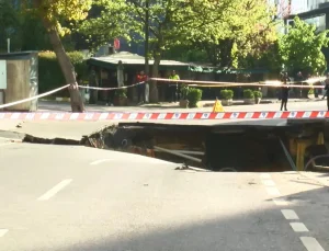 İstanbul Sarıyer’de yol çöktü