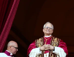 Vatikan, Katolik dünyasının yeni Papa’sını açıkladı: ABD’li Kardinal Francis Prevost