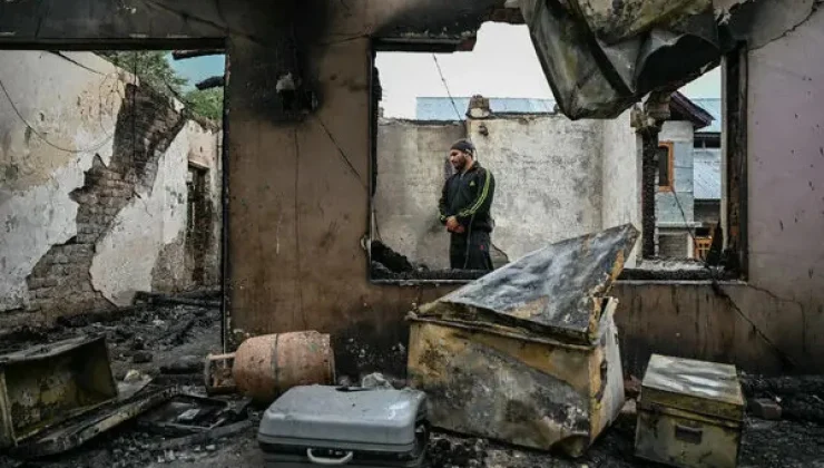 Çatışmaların ortasında telefon görüşmesi: Pakistan yüksek hızlı füzeyle missillemeye başladı