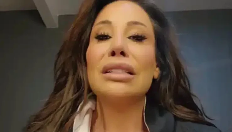 Şarkıcı Linet, protesto edilmesinin ardından ağlayarak yardım istedi