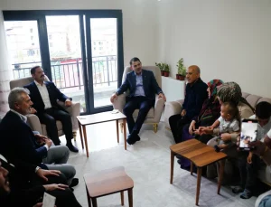 Murat Kurum depremzede aileye misafir oldu