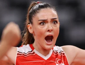Güzel voleybolcu Zehra Güneş’in davet tarzı çok beğenildi