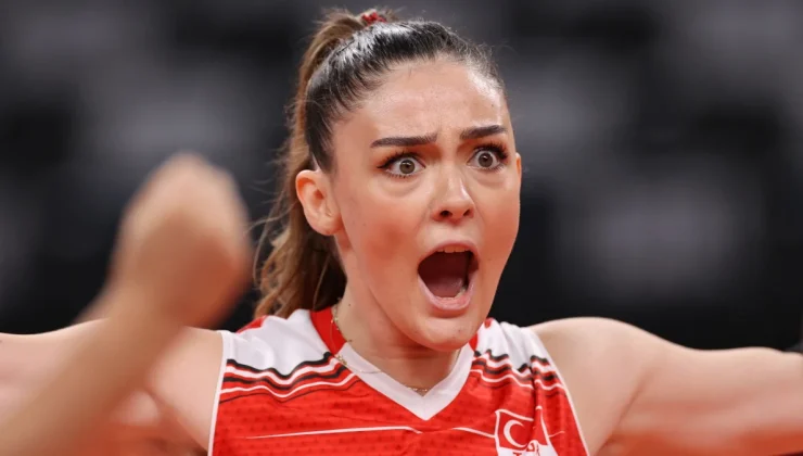 Güzel voleybolcu Zehra Güneş’in davet tarzı çok beğenildi
