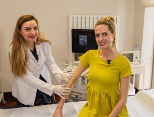 Wilma Elles, Yeni Projesi İçin Doktor Rolüne Hazırlanıyor: Kök Hücre Tedavisi Hakkında Uzmanından Bilgi Aldı