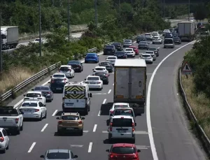 Yollarda tatil hareketliliği devam ediyor