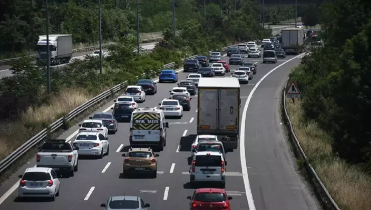 Yollarda tatil hareketliliği devam ediyor