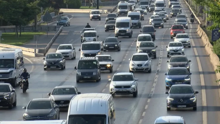 İstanbul’da bayram dönüşü trafik yoğunluğu