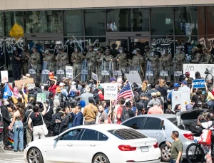 Los Angeles’ta gösteriler sürüyor