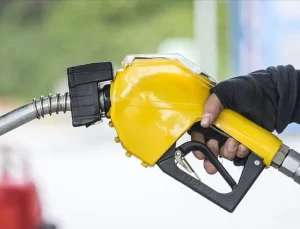 Benzin ve motorine zam geldi! Tabelalar değişti