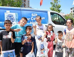 İBB’den Bayrampaşa’da Süt Dağıtımı