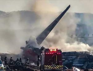 Hindistan’da yolcu uçağının düşme anı