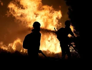 Çeşme’deki yangın büyüyor! Otoyol kapatıldı, yerleşim yerleri tahliye ediliyor