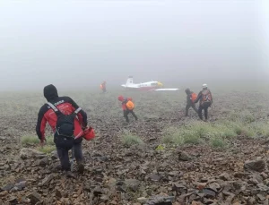 Rize’ye iniş yapmak üzereyken dağlık bölgede düşen uçağa ulaşıldı