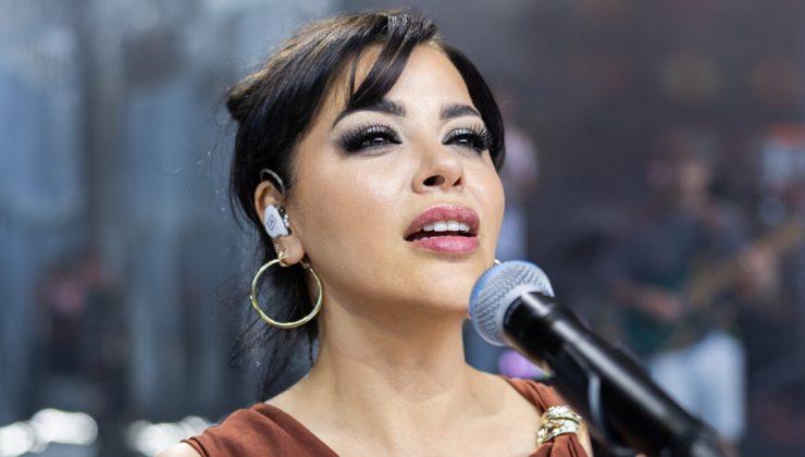 Şarkıcı Zara, sahnede Volkan Konak’ı andı! Gözyaşlarına engel olamadı