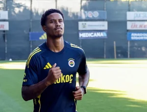 Fenerbahçe’de üç oyuncunun sözleşmesi yenilendi