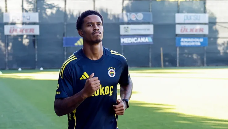 Fenerbahçe’de üç oyuncunun sözleşmesi yenilendi