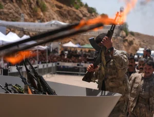 30 PKK’lı silahlarını yaktı: Ateş, sembol olarak kabul ediliyor